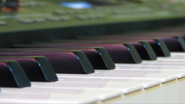 Benjamin Wallfisch's "Hannah and Volmer" Theme Cover смотреть онлайн