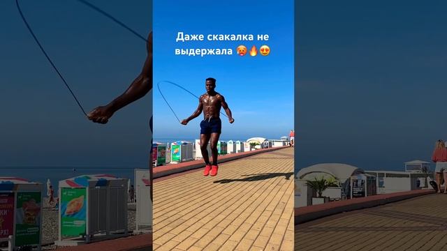 Прыжки на скакалке ?. #sport #footballskills #yoga #ironman смотреть онлайн