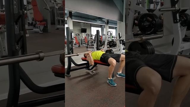 Жим штанги лежа узким хватом смотреть онлайн
