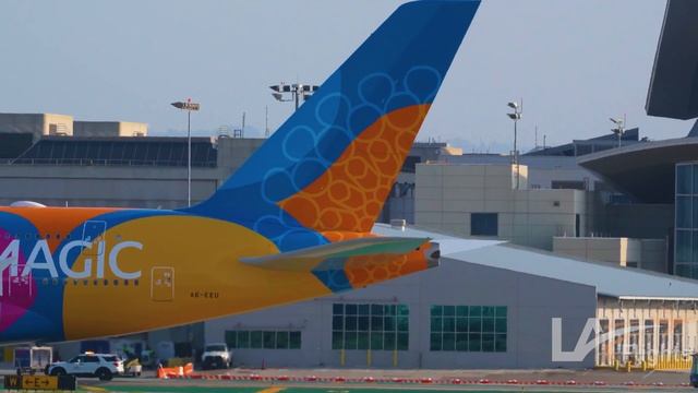 4K Emirates Airbus A380 (Dubai Expo 2021 & 2022) Arrival and Departure at LAX смотреть онлайн