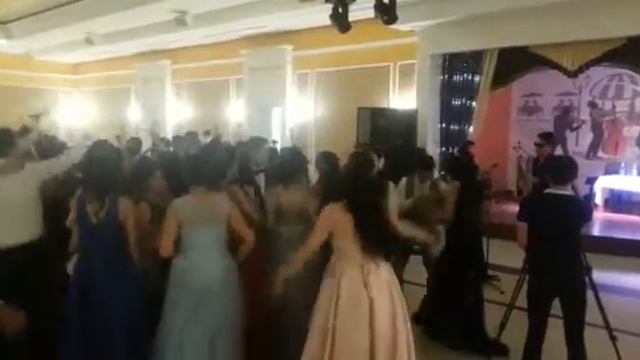 Очень классно расскачал выпускной танцпол JanSax !!! смотреть онлайн
