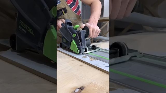 ИНСТРУМЕНТ плиточника. FESTOOL шина. Как режет? Нужна ли? Обзор #shorts смотреть онлайн