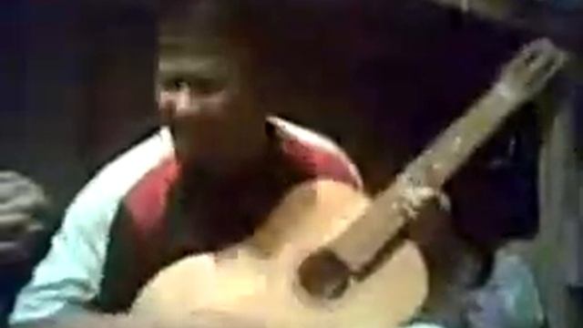 Казах отжигает на гитаре