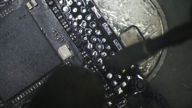 Виганяю качок з конектора Type-c Macbook pro 13" 2016 a1708. Type-c connector replacement. смотреть онлайн