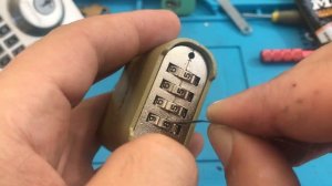 Вскрытие навесного кодового замка master lock