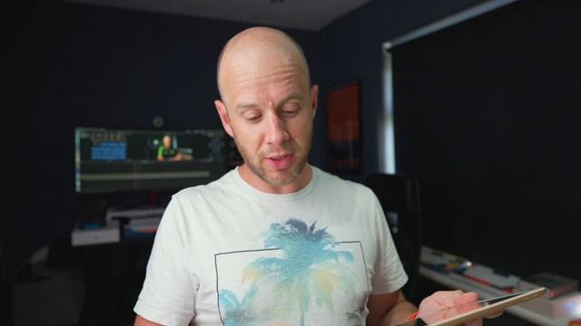 Mark Ellis Reviews and Unboxes Apple iPad 8th Generation смотреть онлайн