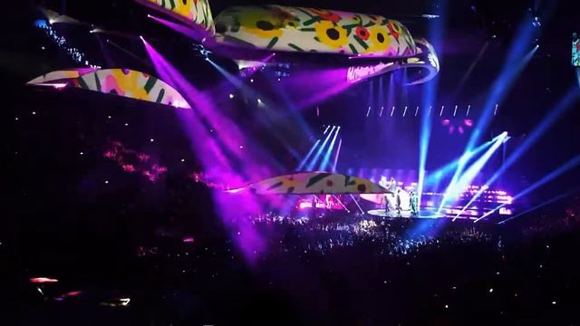 Lady Gaga - Applause (Live From The Joanne World Tour)