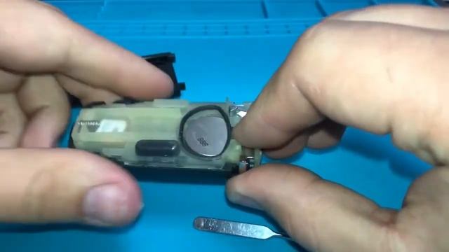 Замена батарейки в ключе VW passat CC - B6 / Battery replacement in VW passat key смотреть онлайн