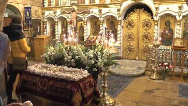 Погребение плащаницы. Утреня. Храм Успения в Путинках смотреть онлайн