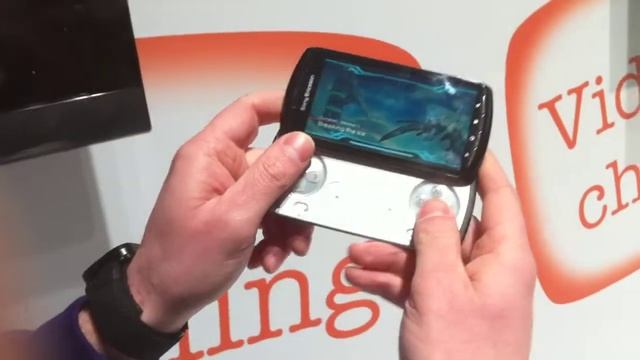 Sony Ericsson Xperia Player смотреть онлайн