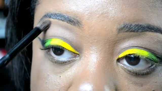 Jamaican Flag Inspired Eyeshadow Look смотреть онлайн