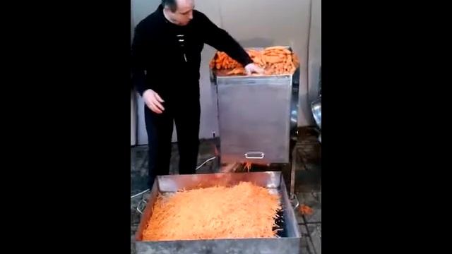 Mashina_rezki_morkovi_VOS-212 смотреть онлайн