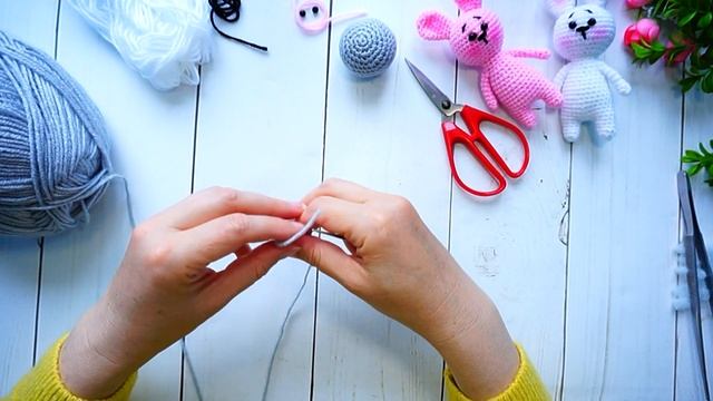 Зайка крючком . Вязаные игрушки . Мастер класс . Free pattern - amigurumi bunny. Часть 1 смотреть онлайн