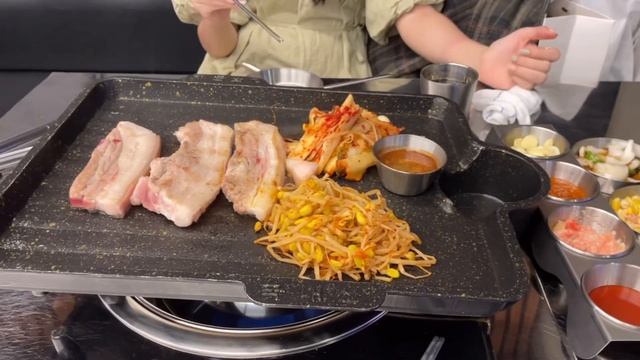 ?Jeju Vlog Ep.2?Jeju City cafes, teddy bear museum, seafood!! (Singapore VTL) смотреть онлайн