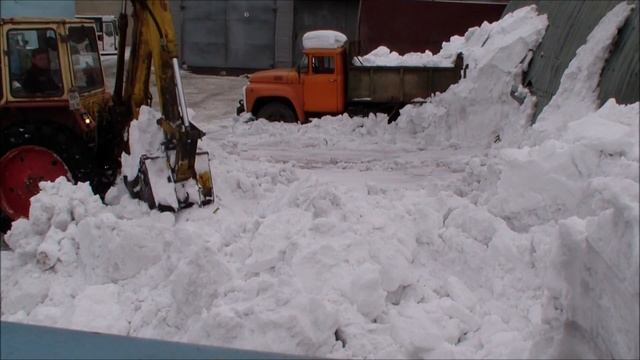 Уборка снега трактором ЮМЗ 6л [ Короткая версия ] смотреть онлайн