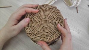 Крышка для шкатулки. Плетение из газетных трубочек