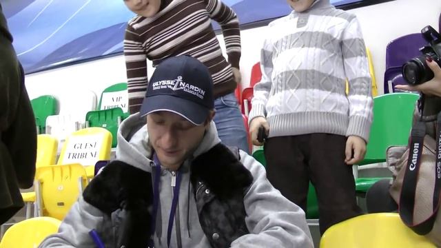 Встреча Евгения с поклонниками (Rostelecom Cup 25.11.2011) смотреть онлайн