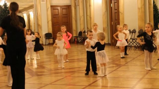 Копия видео "Бальные танцы (открытый урок)" смотреть онлайн