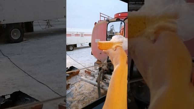 Вова кормит воробьёв! Жизнь вахтовика! смотреть онлайн