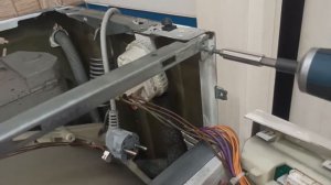 ТЕЧЁТ СТИРАЛЬНАЯ МАШИНА Bosch ремонт!!