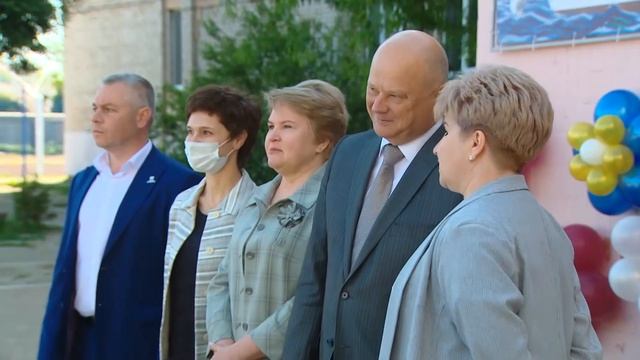 В школах Астрахани прозвучал последний звонок