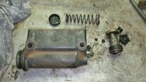 ГАЗ-69. Главный тормозной цилиндр.(ГТЦ).