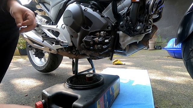 Honda NC 750X DCT - Engine oil change - Motor Ölwechsel смотреть онлайн