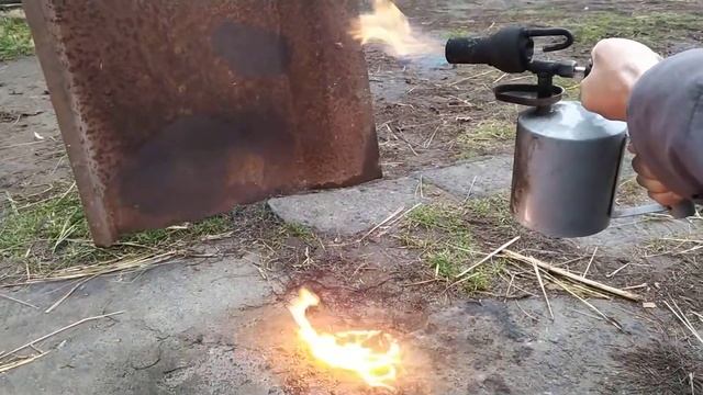БЕЗОПАСНЫЙ РОЗЖИГ БЕНЗИНОВОЙ ГОРЕЛКИ ИЗ ХОЛОДНОГО СОСТОЯНИЯ! ПРАВИЛА ПОВЕДЕНИЯ С ПАЯЛЬНОЙ ЛАМПОЙ! смотреть онлайн