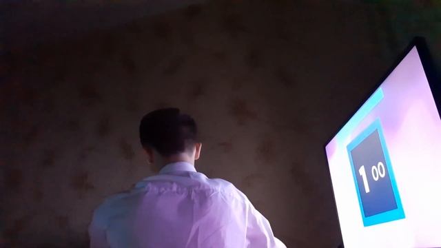 Денис Фусарь смотрит в стену на протяжении 2-х минут смотреть онлайн