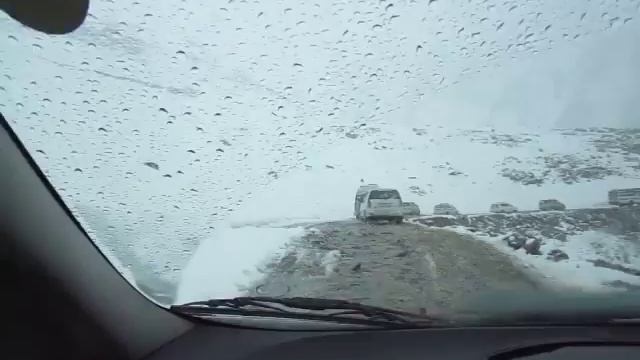 Driving Ecosport from Khardung La to Nubra Valley | Heavy Snowfall | LOVE TRAVEL, LOVE DRIVE смотреть онлайн