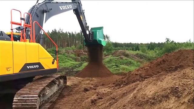 АНБАУ: Просеивающий ковш Cobra L4-120 просеивает грунт