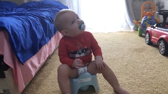 Как приучить ребёнка к горшку во время просмотра мультика в 1 г 1м Что умеет ребёнок Сидит на горшк смотреть онлайн