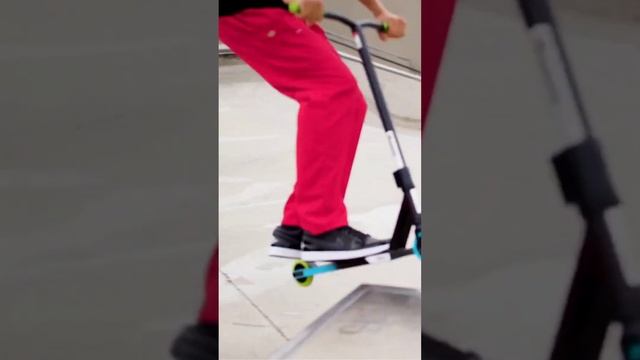 Razor Flashback Scooter смотреть онлайн