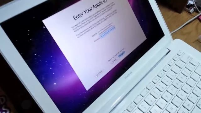 Late 2009 Macbook Unboxing смотреть онлайн