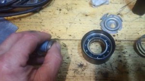 Как разобрать натяжной ролик 127 двигателя.