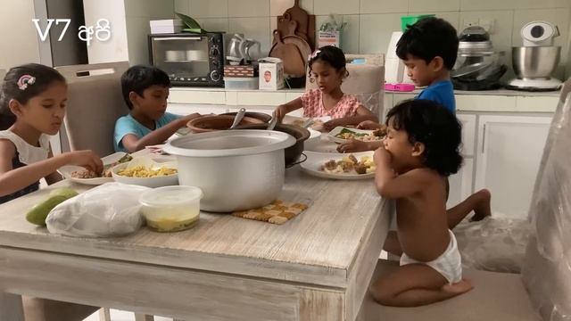 සෙනසුරාදා දවස බබාලා 5 දෙනා එක්ක ගත කර හැටි | පිටකොටුවේ ක්රීඩා උපකරණ ගන්න යමු #v7අපි #with5kids смотреть онлайн