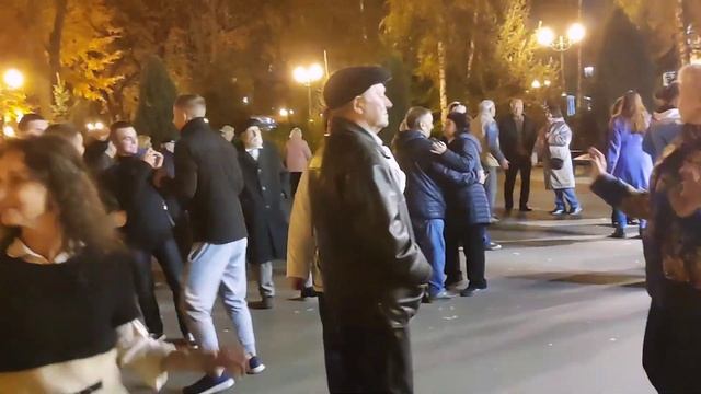 А вдруг ты встретиться согласна Танцы в парке Горького Харьков Октябрь 2021 смотреть онлайн