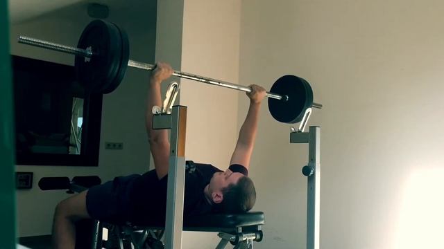 Как провильно делать жим лежа смотреть онлайн