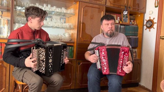 Попурри на тему известных советских песен. Исполняют Павел Бузин и Илья Хватков. смотреть онлайн