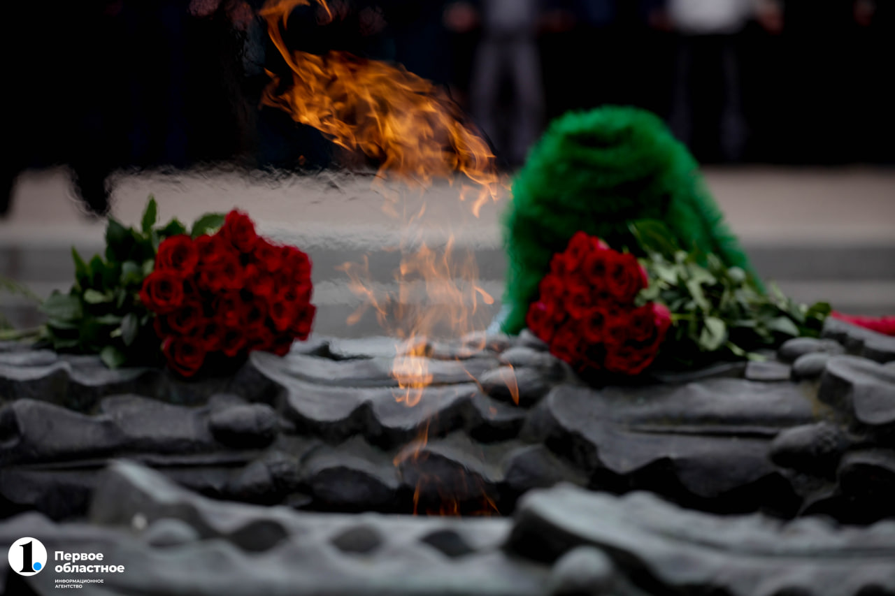 В Челябинске в День памяти и скорби возложили цветы к Вечному огню смотреть онлайн