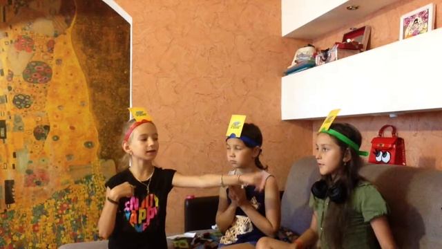 Я играю с сестрой и подружкой в Друг Утюг смотреть онлайн