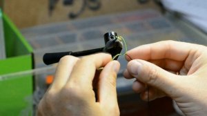 Ловчая мушка на хариуса салатовая плетенка