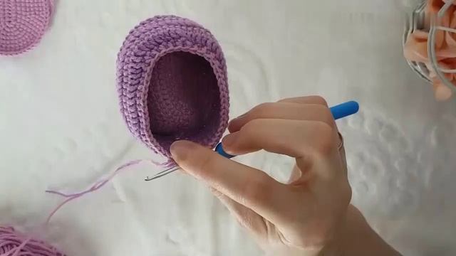 Вязание крючком - Пинетки для зайки в стиле Тильда смотреть онлайн