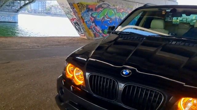 BMW X5 E53 под музыку с красивой Ксенией на набережной, Angree Girl.mp4 смотреть онлайн