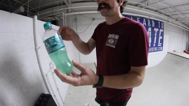 Ultimate Game of BOTTLE FLIP! | Round 29 смотреть онлайн