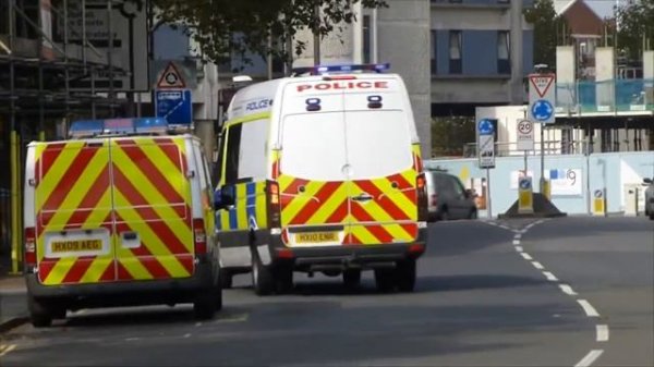 Hampshire Police Mercedes Sprinter Force Support Unit Responding