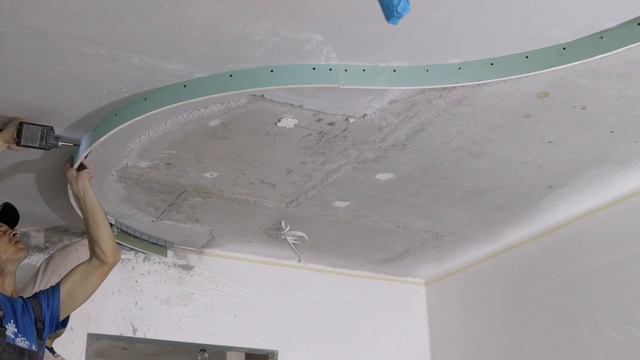 Криволинейные конструкции из ГКЛ. Весь процесс монтажа криволинейного потолка. смотреть онлайн
