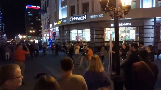 Уличный оркестр на ул.Баумана смотреть онлайн