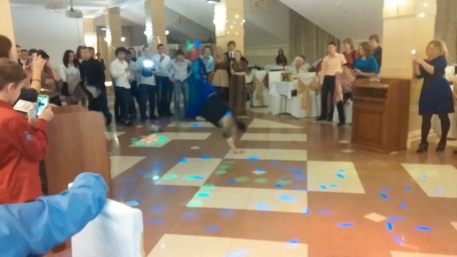 Парни зажгли на свадьбе смотреть онлайн