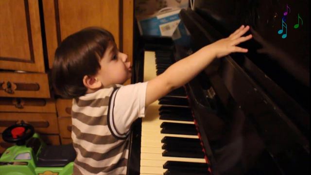 МАКС ИГРАЕТ НА ПИАНИНО смотреть онлайн